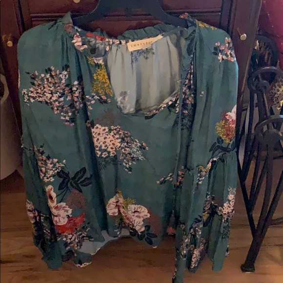 Floral bell sleeve blouse - Picture 6 of 9